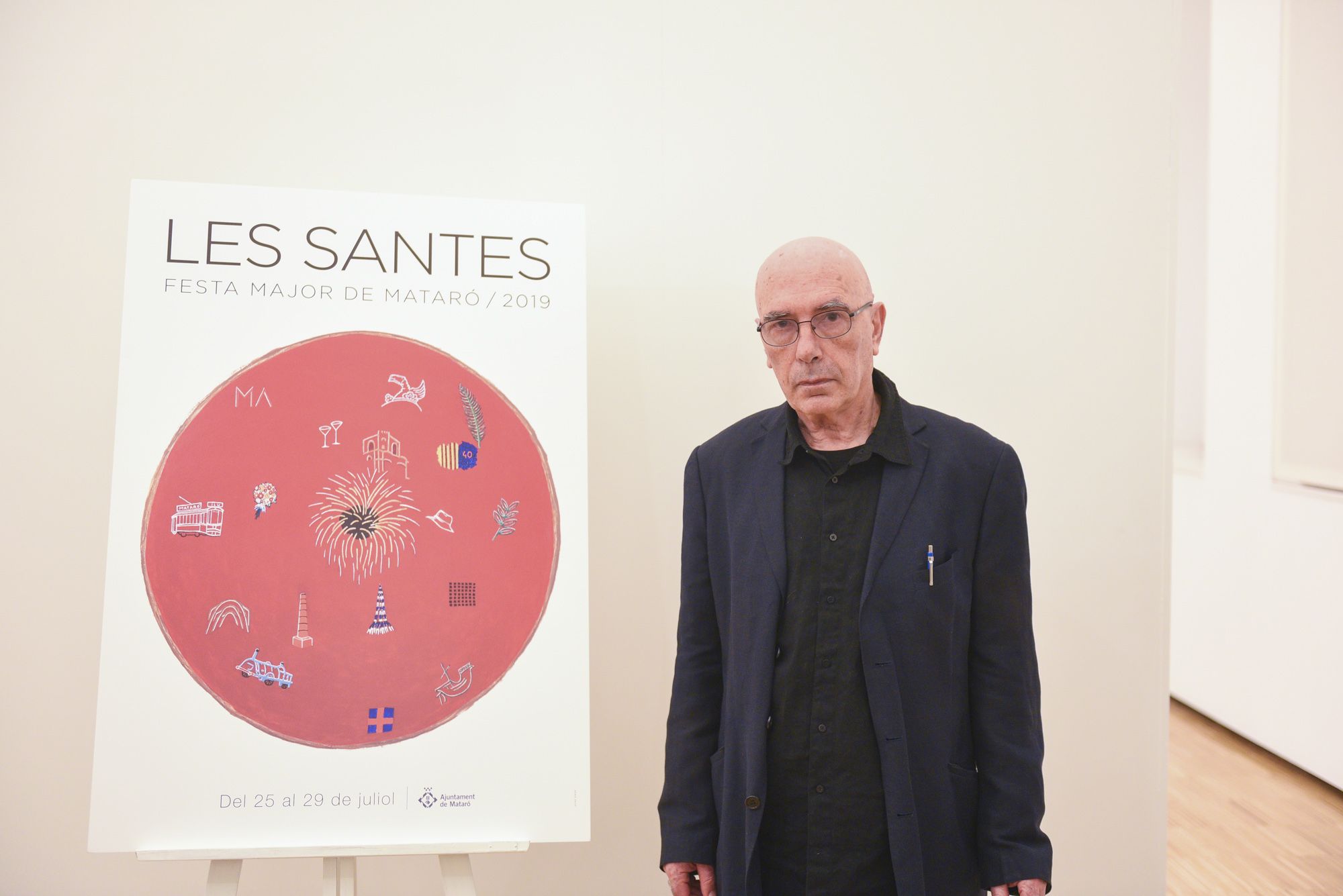 Simon amb el cartell. Foto: R.Gallofré