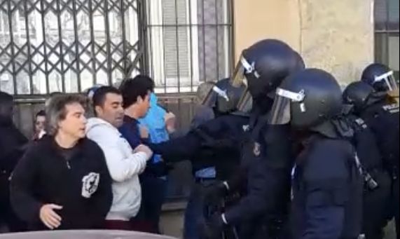 Captura de vídeo de la actuación policial. Cedido por la PACC