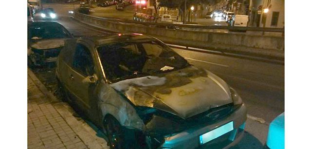 Vehículo quemado a la ronda Rocablanca