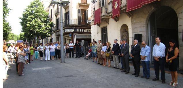 Un minuto de silencio anterior, ante el consistorio