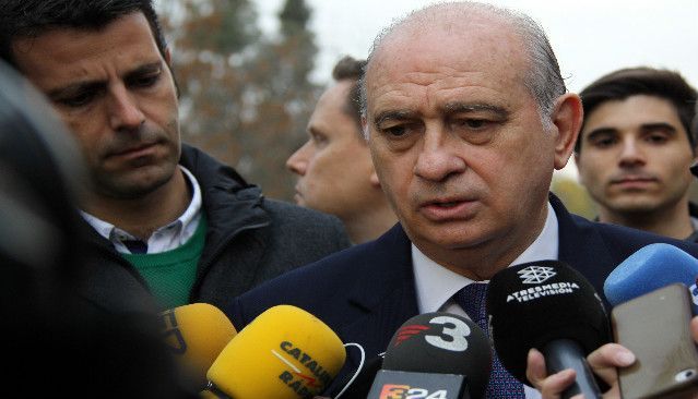 Fernández Díaz, atendiendo a los medios este martes