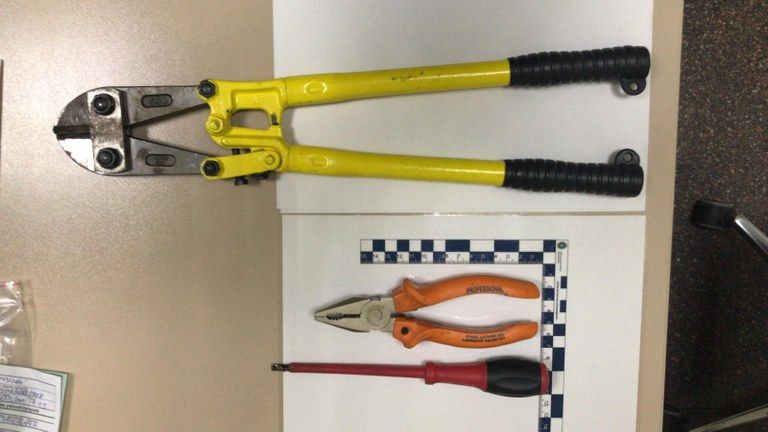 Herramientas que utilizaba el ladrón. Foto: Ayuntamiento