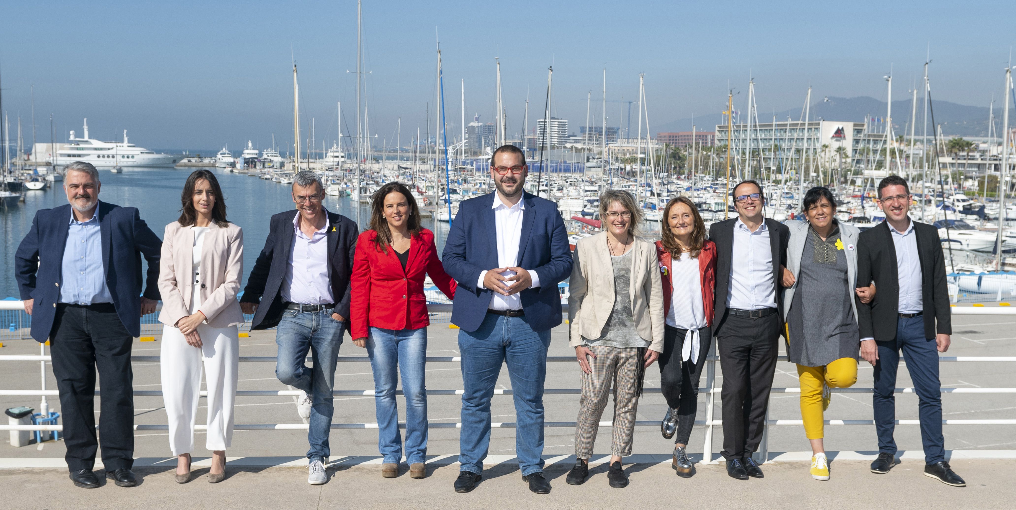 Los candidatos y candidatas, al Puerto de Mataró. Foto: R. Gallofré