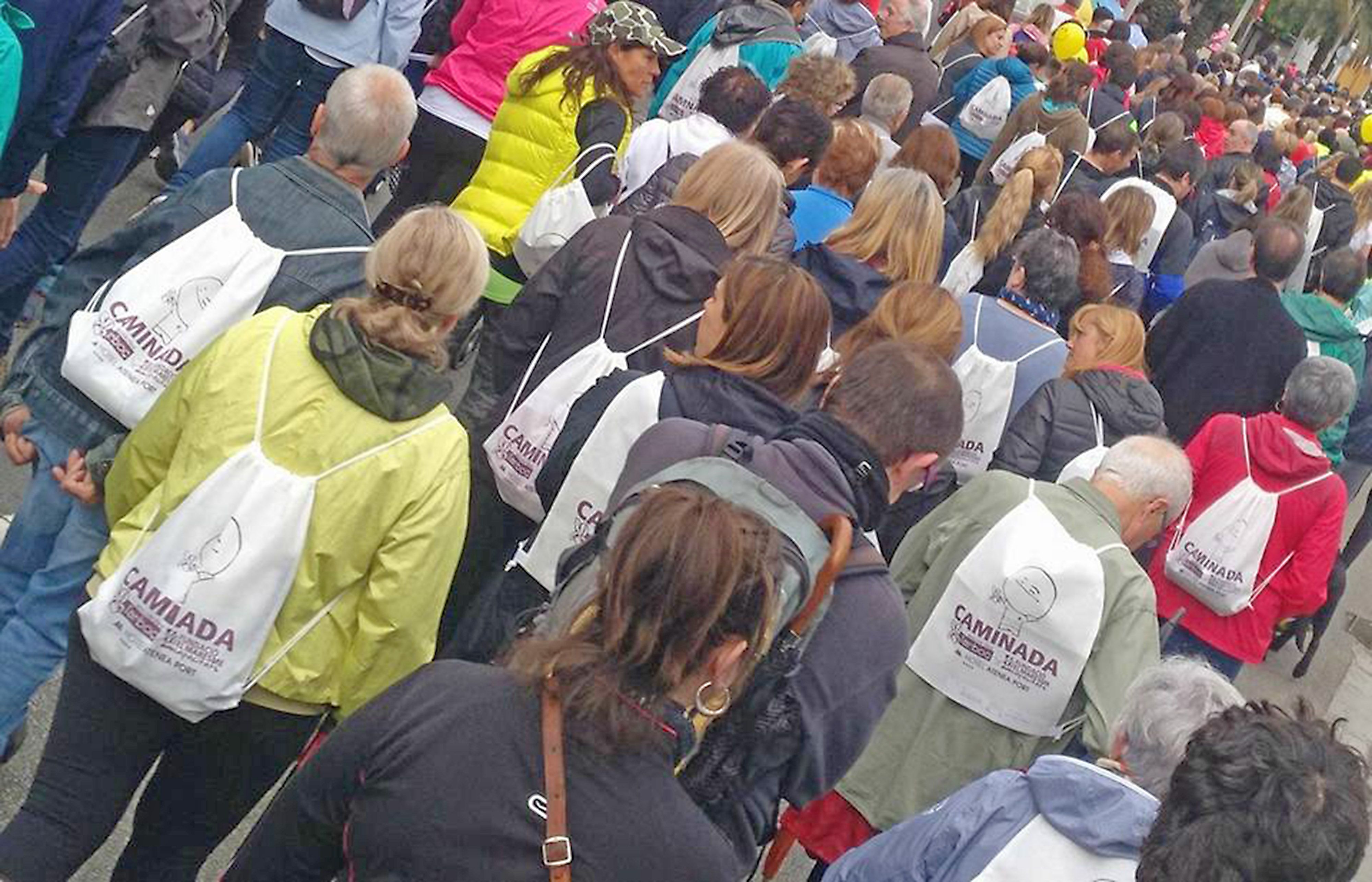 Participantes en una edición anterior de la caminata