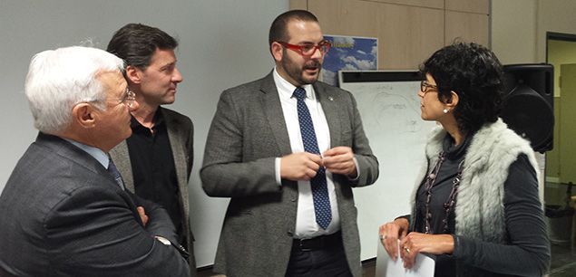 D'esquerra a dreta, Vicent Garcia, que deixa la direcció de Serveis Territorials; el regidor d'Educació Miquel Àngel Vadell, l'alcalde David Bote i la nova presidenta de SSTT, Carmina Pinya