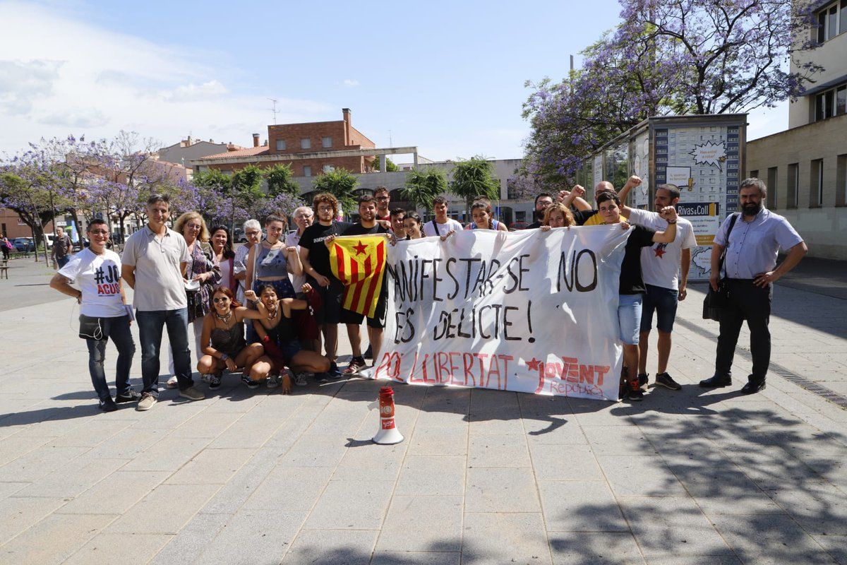 Manifestación ante los juzgados. Foto: Juventud Republicana