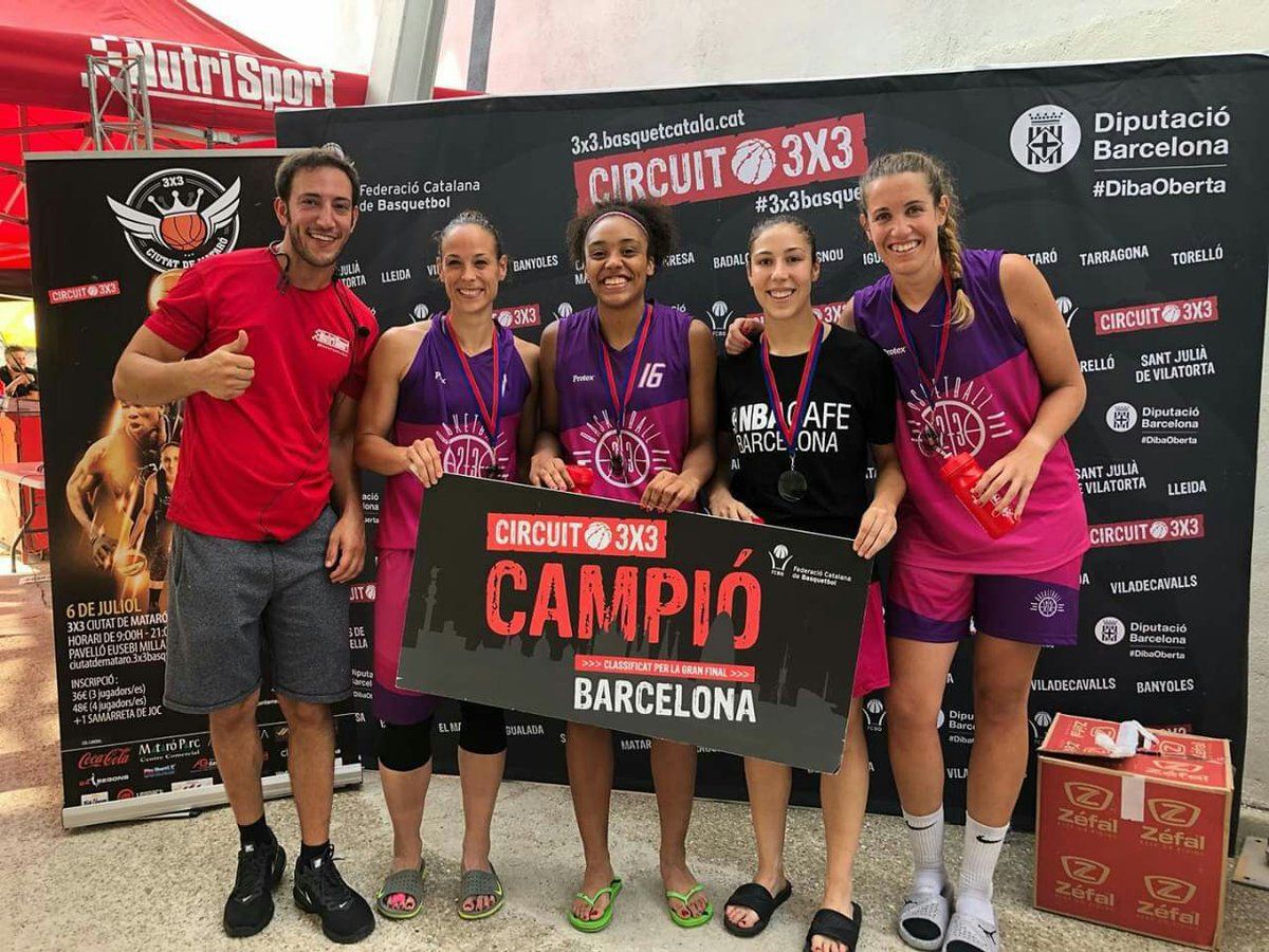 Las campeonas en absoluto femenino, con tres mataronines reconocidas. Foto: @laveudecerdanyola