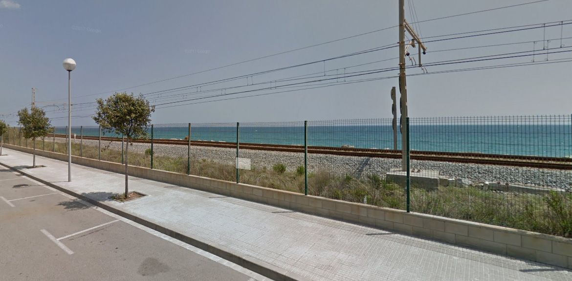 El paso de las vías por Cabrera de Mar, en su punto aproximado donde tuvo lugar el accidente. Foto: Google Maps