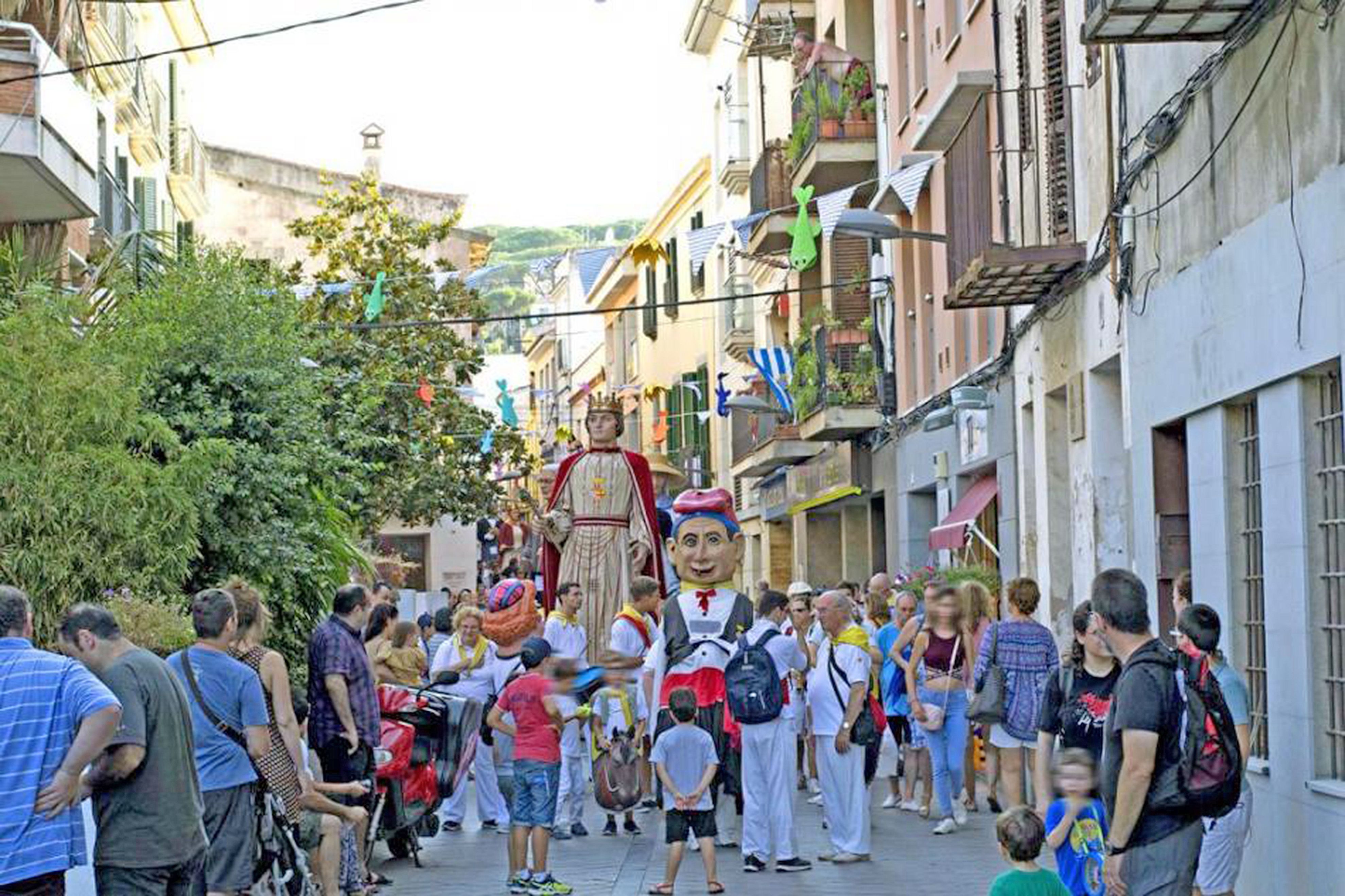 Els gegants de Llavaneres, a la festa del municipi, La Minerva