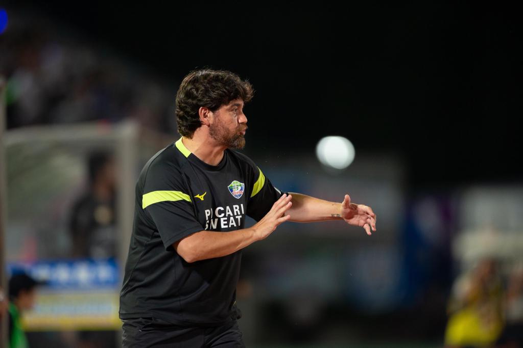 Abel Mourelo, en acció quan entrenava al Japó.