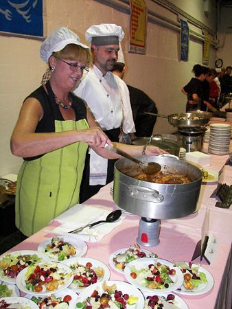 Una de les cuineres al Calamarenys