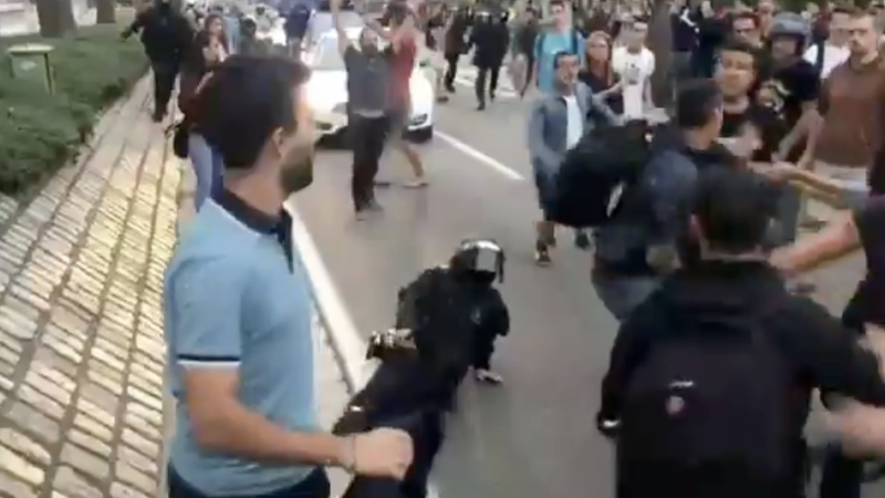 Captura de vídeo que muestra la agresión