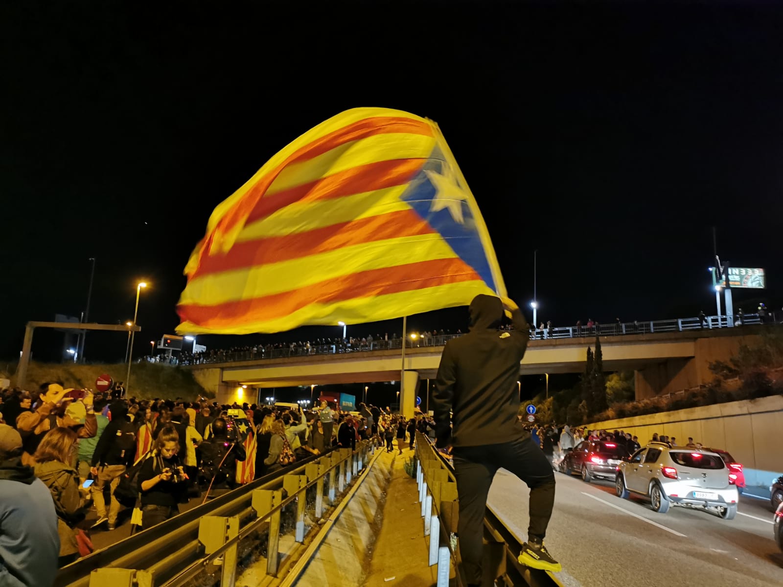 El corte de la autopista. Fotos: R. Gallofré