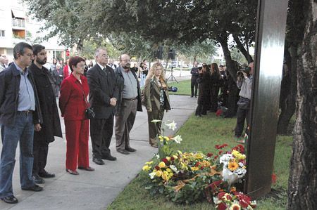 Moment de l' ofrena floral al monument de Lluís Companys de l' any passat Moment de l' ofrena floral al monument de Lluís Companys de l' any passat