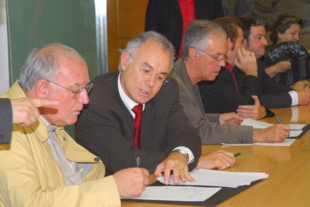Barat, Baron i Manté durant la signatura del conveni