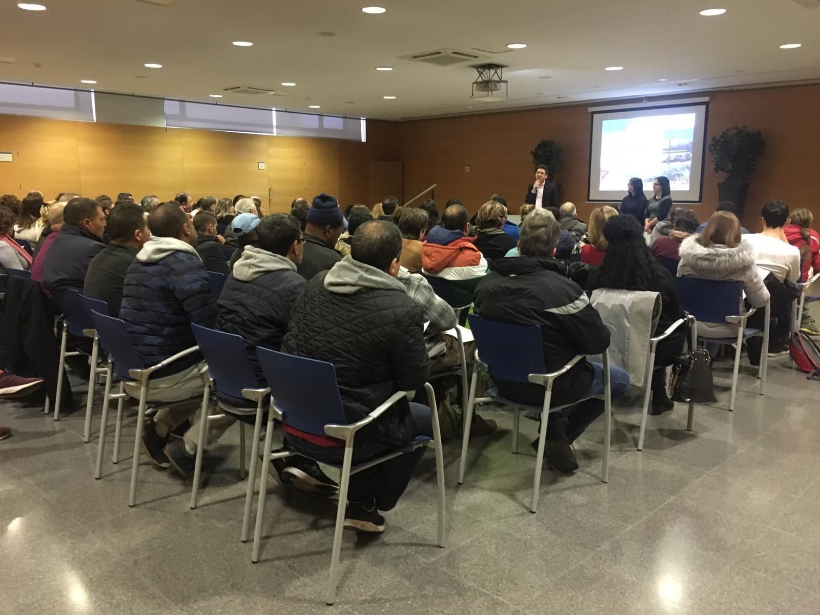 Sessió inaugural del projecte amb les persones contractades. Foto: Ajuntament