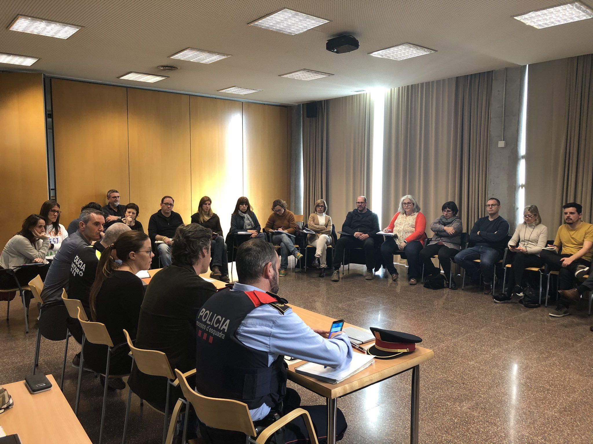 Reunió per analitzar l'onada de robatoris. Foto: Ajuntament