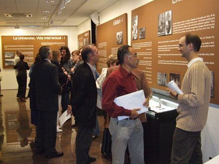 Dos imágenes de la inauguración de la exposición Dos imágenes de la inauguración de la exposición