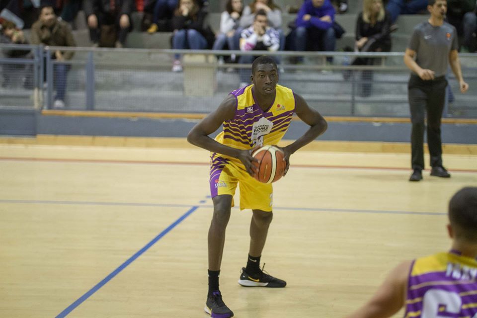 Omaru Touré, el rei del rebot. Foto: Joan Ventura