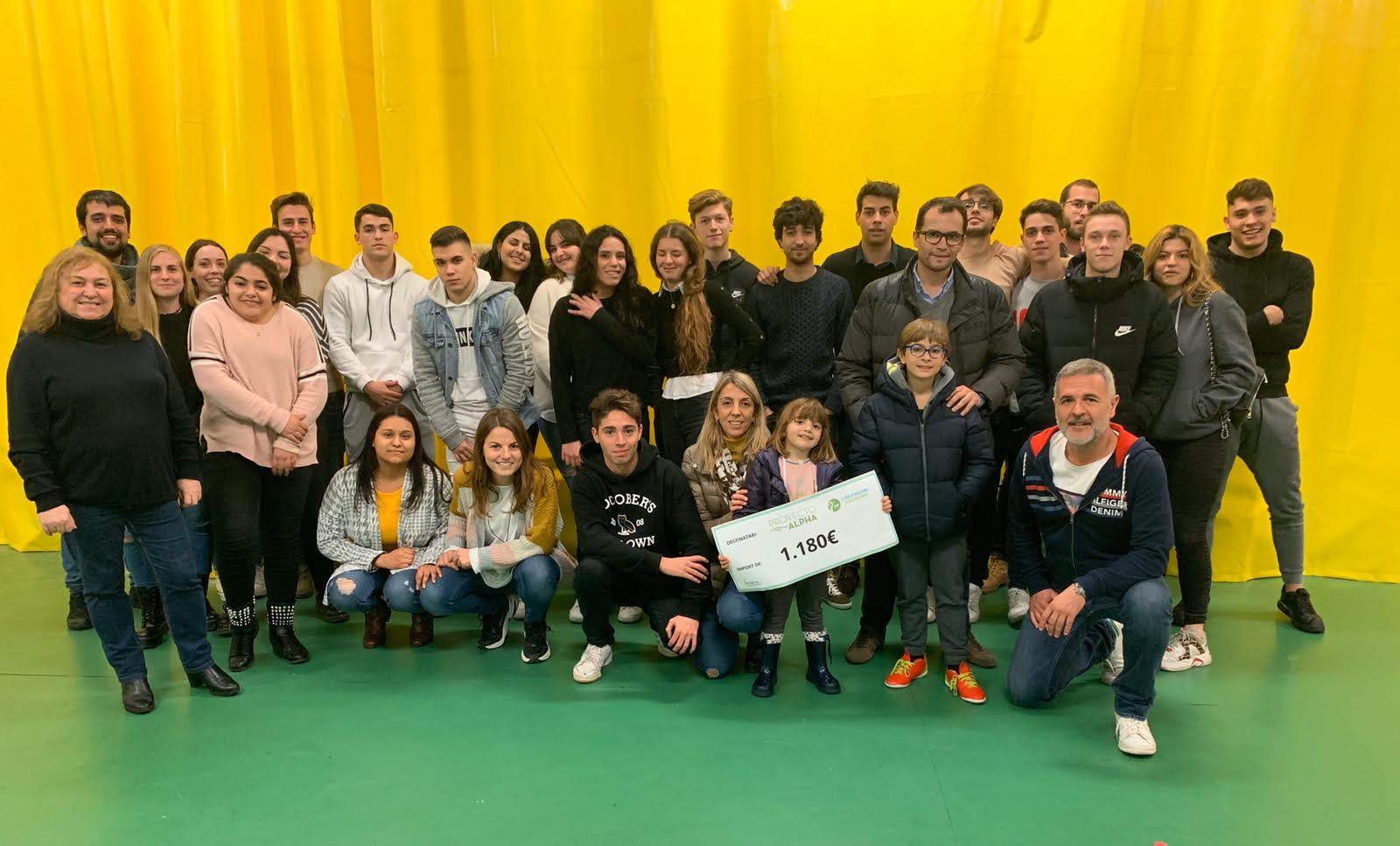 La recaptació final dels alumnes pel Proyecto Alpha. Foto: Escola Pia