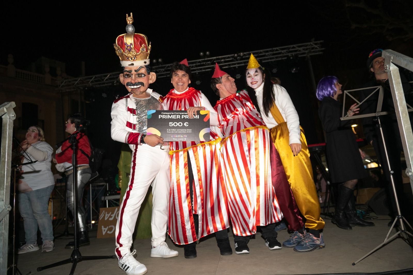 La comparsa ganadora, del Esparcimiento Rabadà. Fotos: R. Gallofré