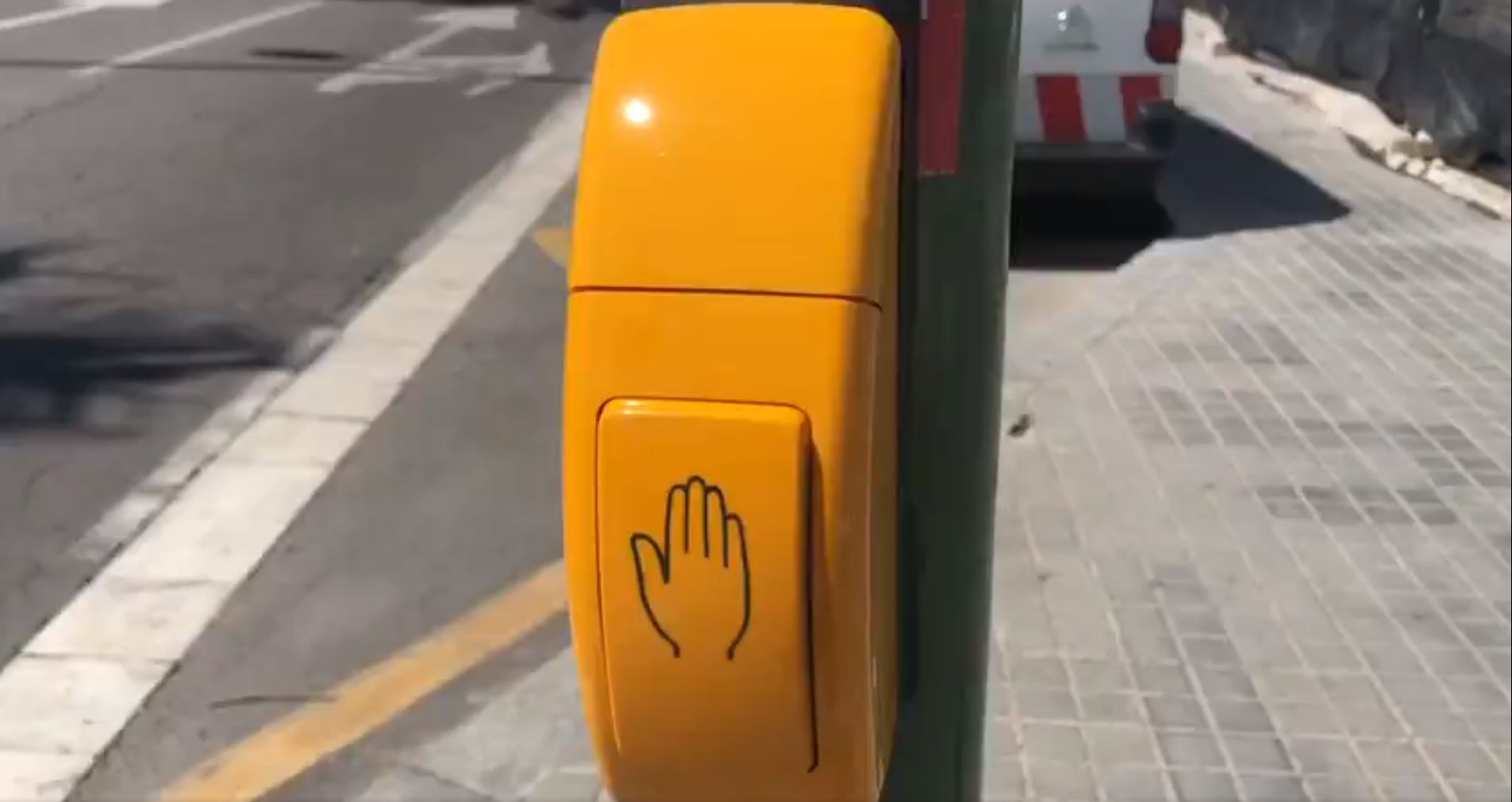 Nous polsadors per als semàfors. Foto: Ajuntament de Mataró