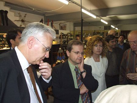 Ferran Mascarell, visitant la seu de la Fundació Vilaseca