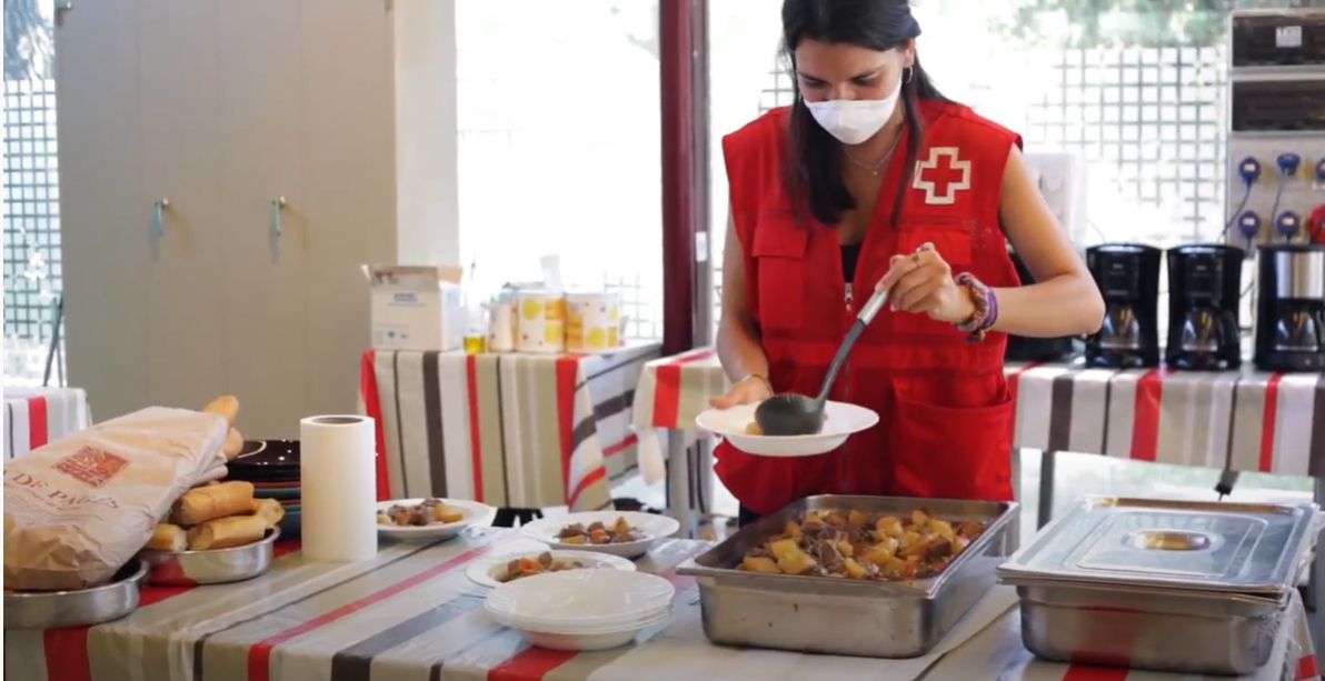 Un dels més de 300 voluntaris contra la Covid-19 a Mataró. Foto: Ajuntament (captura de vídeo)