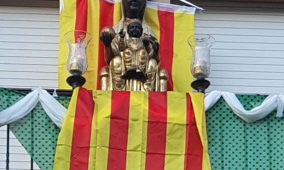Altar a la Moreneta en motiu de la Mare de Déu de Montserrat