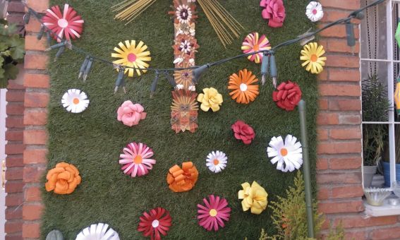 Detall de les decoracions del Carrer d'Alcoy
