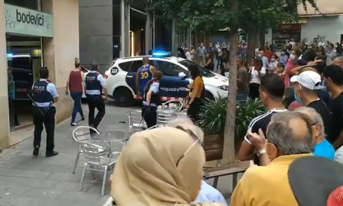 Retenen i agredeixen un presumpte lladre a la Plaça Xica
