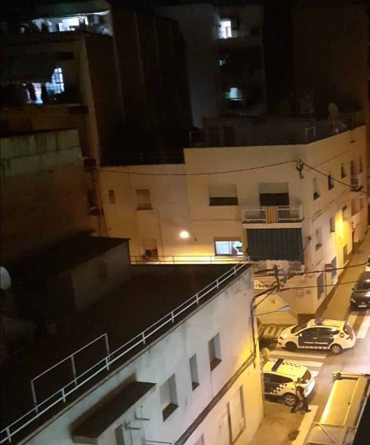 La policia, en una anterior ocupació a Rocafonda. Foto: Cedida