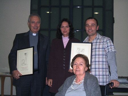 De izquierda a derecha, Godayol, Pilar Garcia, Pere Masramon y Montserrat Albet, con los diplomas De izquierda a derecha, Godayol, Pilar Garcia, Pere Masramon y Montserrat Albet, con los diplomas
