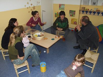Moment de la visita a l'escola bressol.