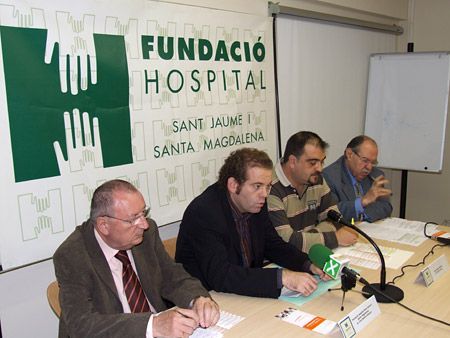 Manel Roca, Oriol Batista, Santi de Arcos i Antoni Vila, durant la presentació de la Setmana del Voluntariat.