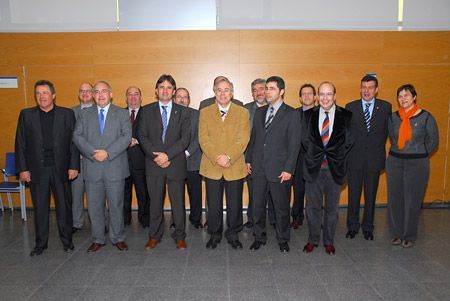 Foto de família dels alcaldes reunits avui