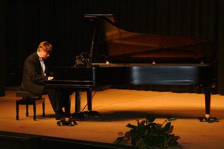 Gennady Dzubenko con el Piano de Gran Cola