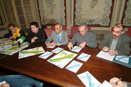 Assistens a la rueda de prensa Assistens a la rueda de prensa