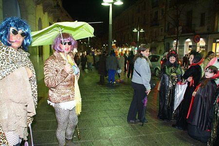 Imagen del desfile del Sábado, suspendida por la lluvia Imagen del desfile del Sábado, suspendida por la lluvia