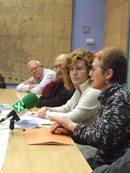 Membres del grup de recerca amb els regidors Graupera i López