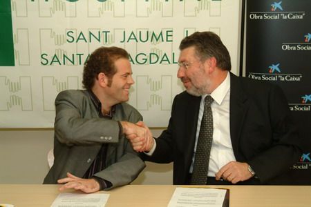 El president de la Fundació Hospital, Oriol Batista, i el director de làrea de negocis del Maresme de la Fundació La Caixa, Xavier Sabater