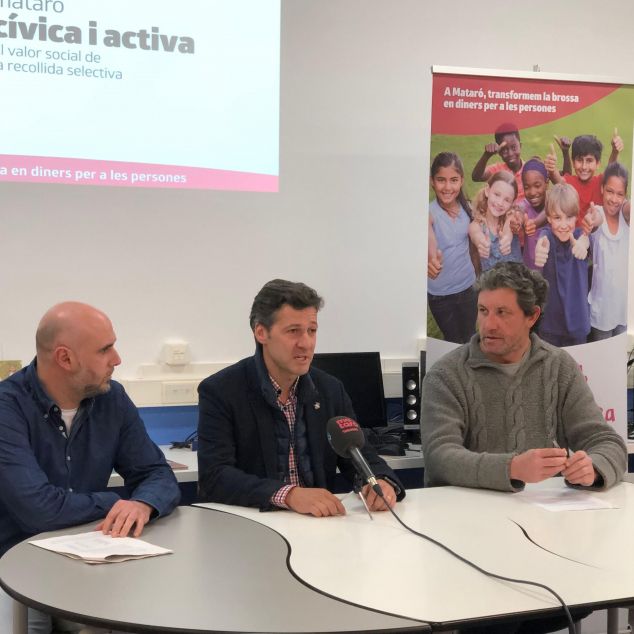 Miquel Àngel Vadell en la presentació del projecte a l'Escola Àngela Bransuela.