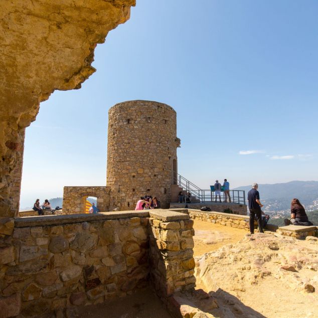 Castell de Burriac / Romuald Gallofre Castell de Burriac / Romuald Gallofre