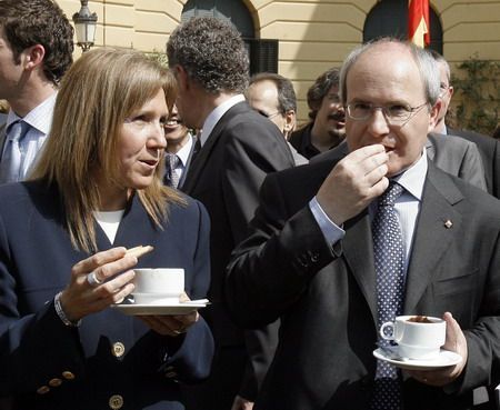 El president Montilla degustant la xocolata de Miracle El president Montilla degustant la xocolata de Miracle