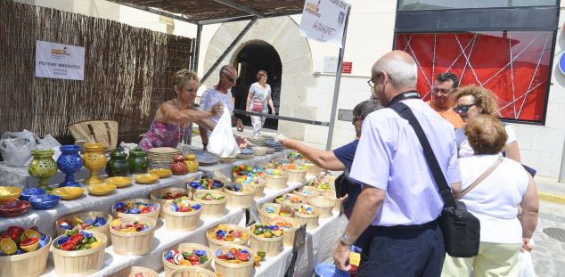 Una parada de l'Argillà, fira de ceràmica d'Argentona Una parada de l'Argillà, fira de ceràmica d'Argentona