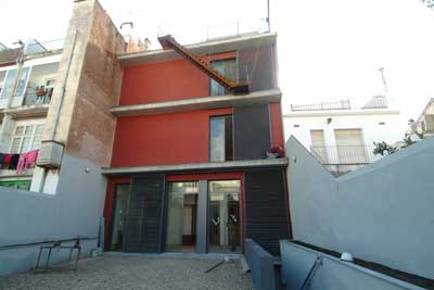 Vista del nou aspecte de la casa Arenas des del pati.