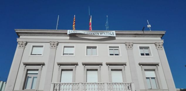 Façana de l'Ajuntament de Vilassar de Mar. Foto: ACN Façana de l'Ajuntament de Vilassar de Mar. Foto: ACN