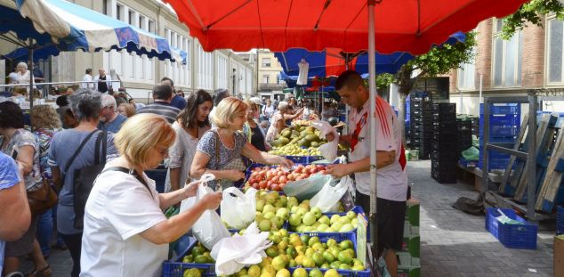 El mercat no sedentari de Plaça de Cuba. Foto: Joan G.Jané El mercat no sedentari de Plaça de Cuba. Foto: Joan G.Jané