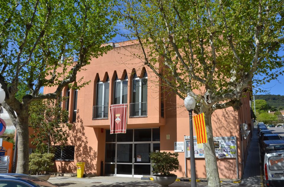 Apartat un regidor del govern per assetjar una treballadora municipal de l'Ajuntament d'Argentona