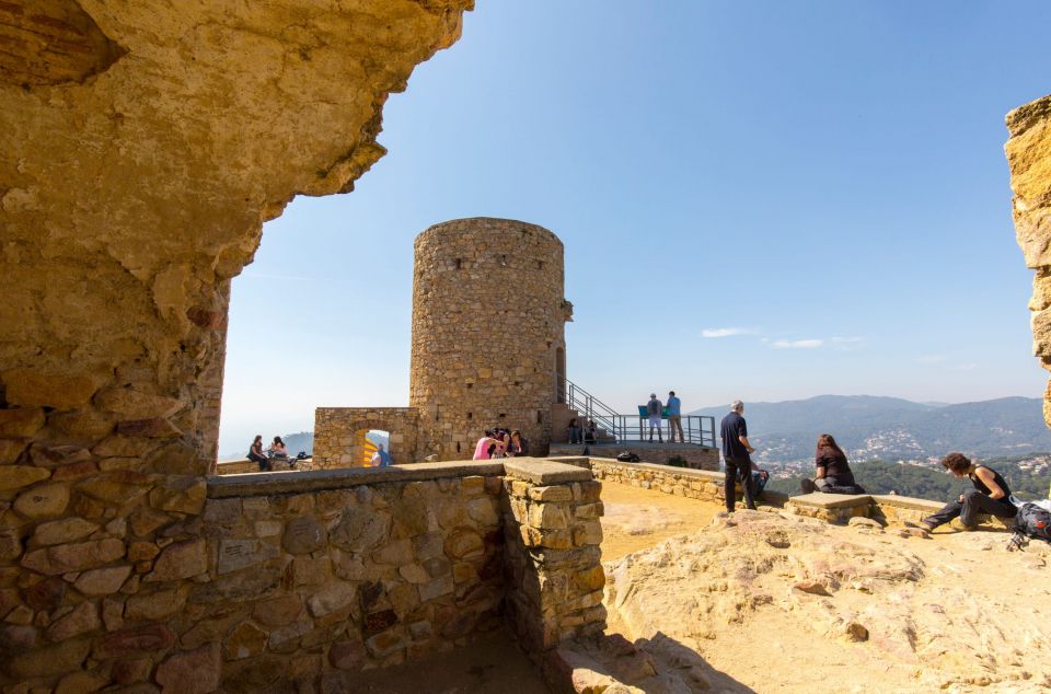 Castell de Burriac / Romuald Gallofre Castell de Burriac / Romuald Gallofre